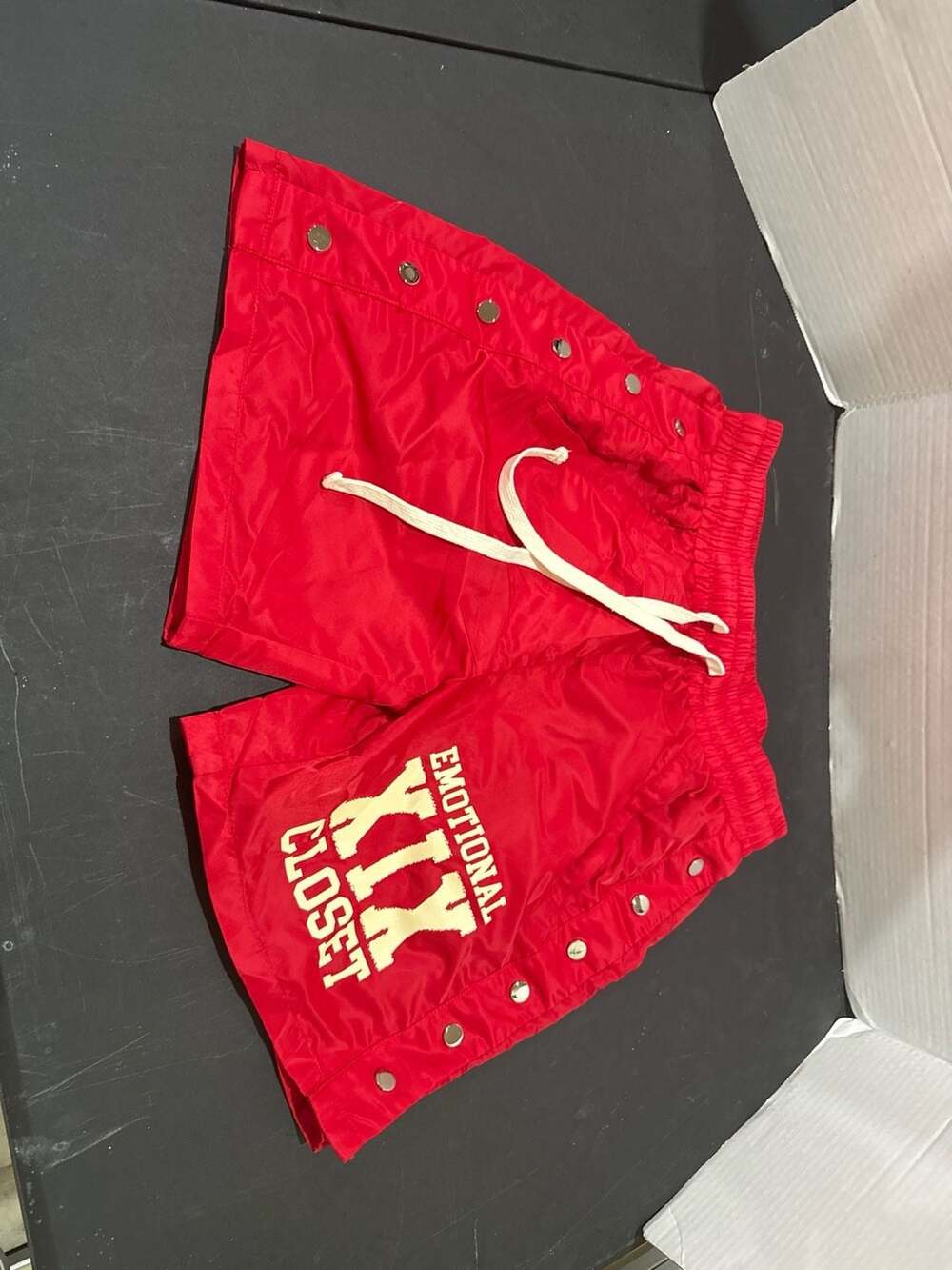 Mixed Emotion XIX Closet Red Signature Snap Shorts Size M